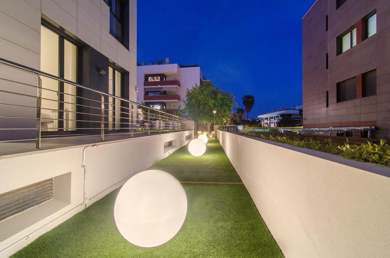 Sitges Spaces Garden Paradise 3 Bedroom, 3 Bathroom, Huge Private Garden-Terrace, Pool- Sleeps Up To 8 Exterior foto